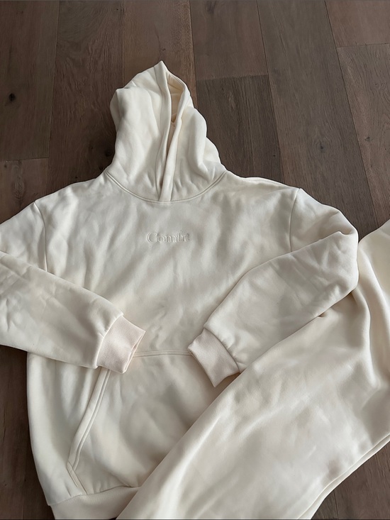 Comfrt Pants - COMfRT Pale Yellow Women’s Hoodie and Medium Joggers New with Tags